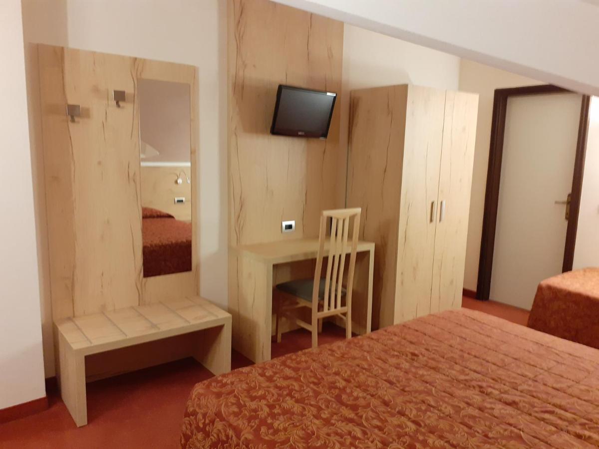 Hotel Des Alpes カスティオーネ・デッラ・プレゾラーナ エクステリア 写真