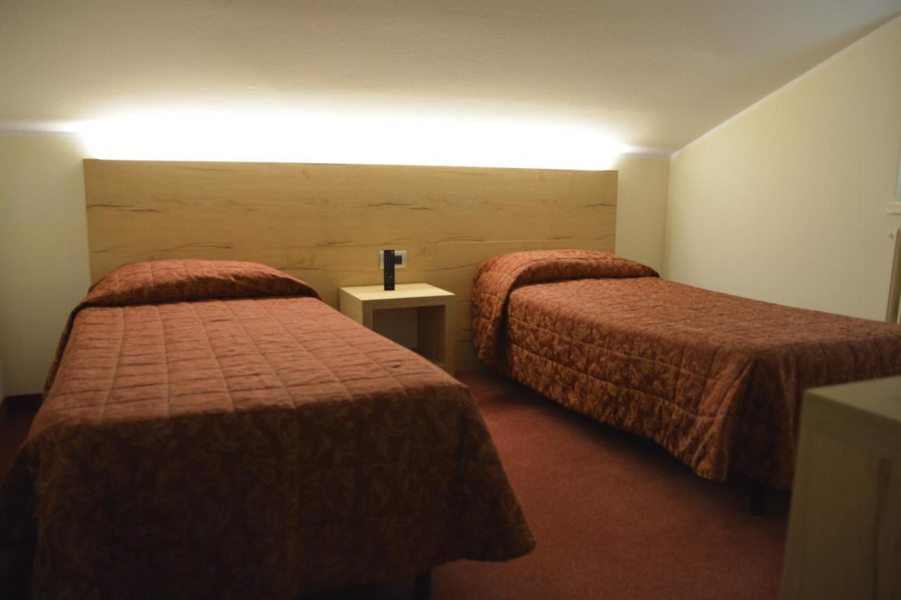 Hotel Des Alpes カスティオーネ・デッラ・プレゾラーナ エクステリア 写真
