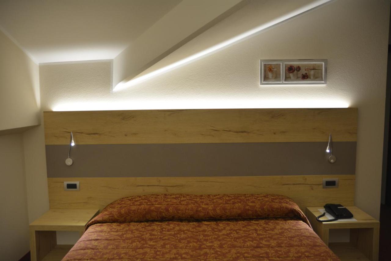 Hotel Des Alpes カスティオーネ・デッラ・プレゾラーナ エクステリア 写真