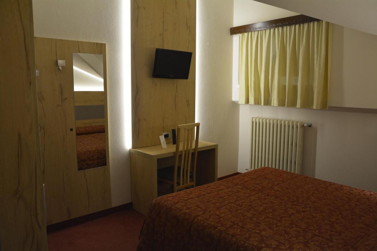 Hotel Des Alpes カスティオーネ・デッラ・プレゾラーナ エクステリア 写真