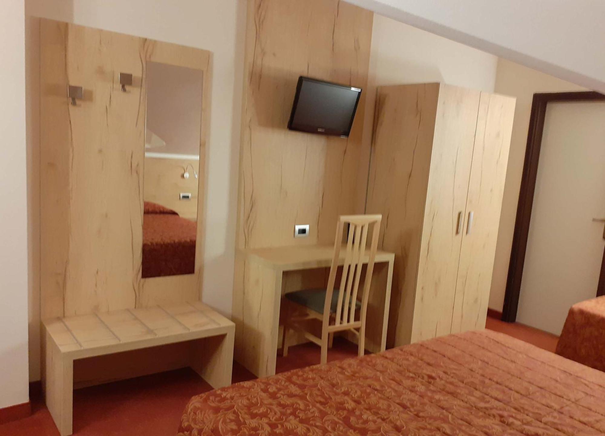 Hotel Des Alpes カスティオーネ・デッラ・プレゾラーナ エクステリア 写真